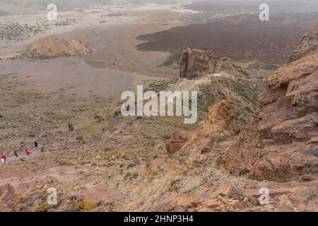 Die lavafelder von Las Canadas Caldera des Teide Vulkan und Felsformationen - Roques de Garcia. Teneriffa. Kanarischen Inseln. Spanien. Stockfoto