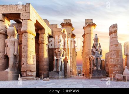 Luxor Tempel, berühmtes Wahrzeichen Ägyptens, erster Pylonblick Stockfoto