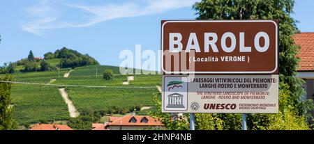 Barolo Dorf Straßenschild, UNESCO-Stätte, Italien Stockfoto