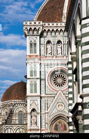 Florenz, Italien. Die romantische und farbenfrohe Kathedrale - auch Duomo di Firenzone genannt - wurde von der Familie Medici in der Renaissance erbaut. Stockfoto