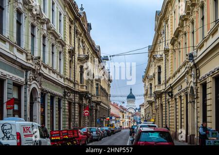 CLUJ-NAPOCA, RUMÄNIEN - 14. NOVEMBER 2013: Stadtlandschaft, Architektur in der Stadt Cluj-Napoca, Siebenbürgen, Rumänien Stockfoto