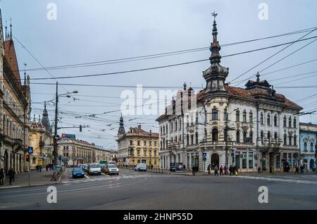 CLUJ-NAPOCA, RUMÄNIEN - 14. NOVEMBER 2013: Stadtlandschaft, Architektur in der Stadt Cluj-Napoca, Siebenbürgen, Rumänien Stockfoto