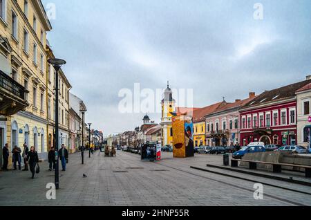 CLUJ-NAPOCA, RUMÄNIEN - 14. NOVEMBER 2013: Stadtlandschaft, Architektur in der Stadt Cluj-Napoca, Siebenbürgen, Rumänien Stockfoto