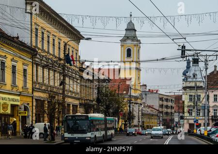 CLUJ-NAPOCA, RUMÄNIEN - 14. NOVEMBER 2013: Stadtlandschaft, Architektur in der Stadt Cluj-Napoca, Siebenbürgen, Rumänien Stockfoto