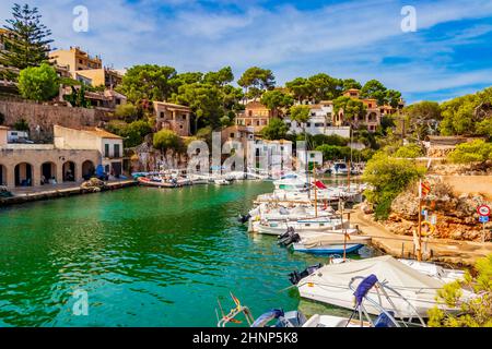 Panoramablick auf die Bucht Marina Cala Figuera Mallorca Spanien. Stockfoto