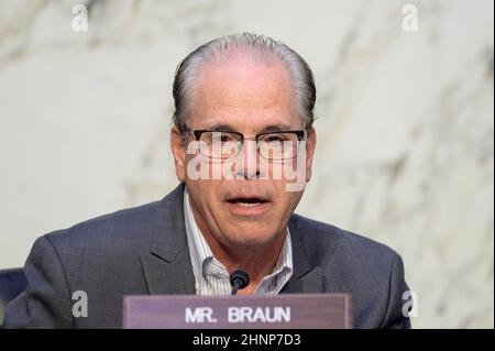 Washington, DC, USA. 17th. Februar 2022. 17. Februar 2022 - Washington, DC, USA: US-Senator MIKE BRAUN (R-IN) spricht bei einer Anhörung des Haushaltsausschusses des Senats. (Bild: © Michael Brochstein/ZUMA Press Wire) Stockfoto