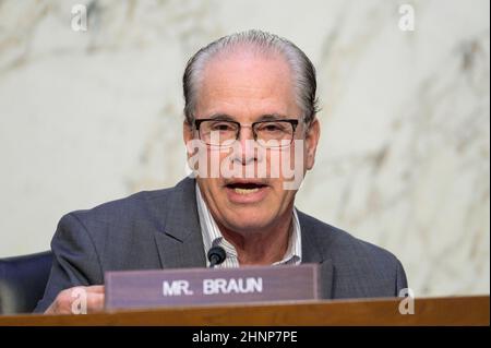 Washington, DC, USA. 17th. Februar 2022. 17. Februar 2022 - Washington, DC, USA: US-Senator MIKE BRAUN (R-IN) spricht bei einer Anhörung des Haushaltsausschusses des Senats. (Bild: © Michael Brochstein/ZUMA Press Wire) Stockfoto