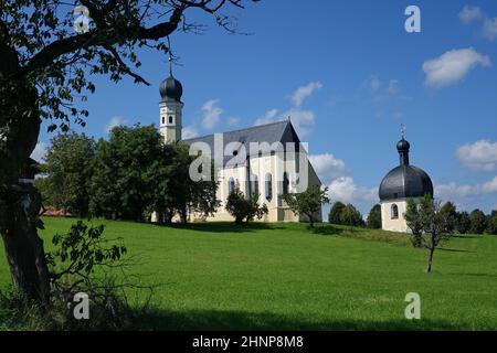 Bayerisch, Oberbayern, Landkreis Miesbach, Irschenberg, Wilteling, Wallfahrtskirche St. Marinus und Anianus, Zwiebelkuppelspitze Stockfoto