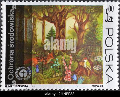 Abgesagte Briefmarke gedruckt von Polen, die Maltiere im Wald zeigt, um 1973. Stockfoto