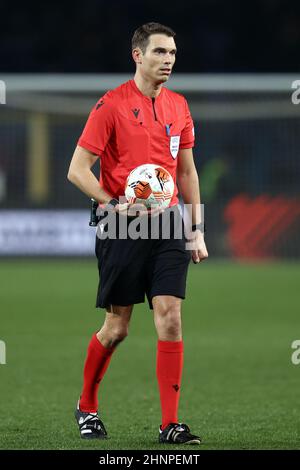Bergamo, Italien. 17th. Februar 2022. Der Schiedsrichter Sandro Scharer schaut während Atalanta BC gegen Olympiakos, Fußball Europa League Spiel in Bergamo, Italien, Februar 17 2022 Quelle: Independent Photo Agency/Alamy Live News Stockfoto