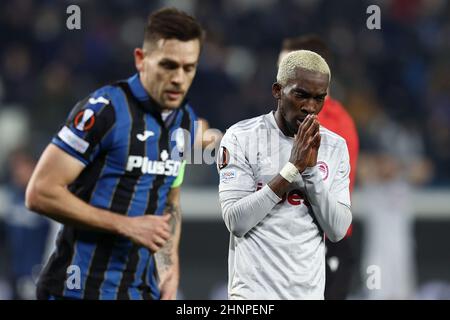 Bergamo, Italien. 17th. Februar 2022. Henry Onyekuru (Olympiacos FC) reagiert während Atalanta BC gegen Olympiakos, Fußball Europa League Spiel in Bergamo, Italien, Februar 17 2022 Quelle: Independent Photo Agency/Alamy Live News Stockfoto