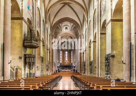 Panorama-Innenansicht des Mainzer Doms Stockfoto