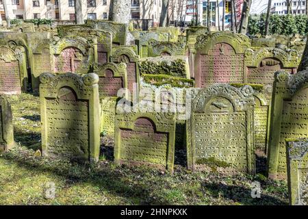 Grabstein auf dem Alten Jüdischen Friedhof in Frankfurt an der sogenannten Judengasse Stockfoto