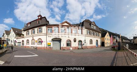 Fassade einer alten Weinpresse in Assmannshausen, einem kleinen Dorf in Rüdesheim Stockfoto