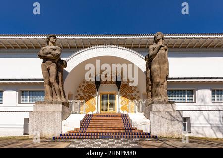 Eingang zum Ernst-Ludwig-Haus an der mathildenhöhe in Darmstadt. Der Architekt Joseph Maria Olbricht baute das Jugendstilhaus im Jahr 1900. Stockfoto