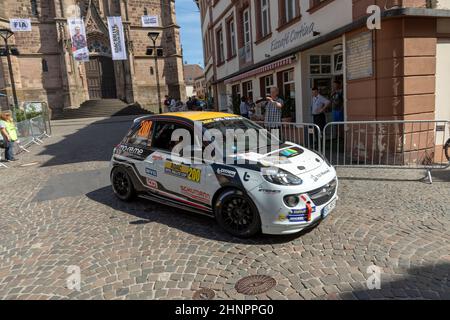 Ralley WM in Sankt Wendel im Saarland, Deutschland. Am ersten Tag präsentiert der Fahrer seine Autos in der Innenstadt von Sankt Wendel. Stockfoto