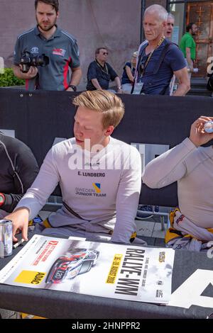 Rallye WM in Sankt Wendel im Saarland, Deutschland. Am ersten Tag präsentieren sich die Fahrer mit Autogrammen und Interview dem Publikum Stockfoto