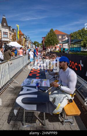 Rallye WM in Sankt Wendel im Saarland, Deutschland. Am ersten Tag präsentieren sich die Fahrer mit Autogrammen und Interview dem Publikum Stockfoto