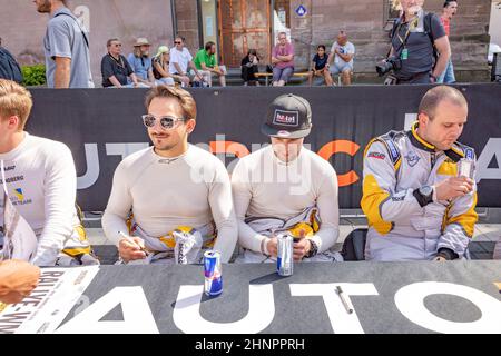 Rallye WM in Sankt Wendel im Saarland, Deutschland. Am ersten Tag präsentieren sich die Fahrer mit Autogrammen und Interview dem Publikum Stockfoto