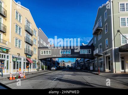 Monterey zieht seit dem späten 19th. Jahrhundert Künstler an, und viele berühmte Maler und Schriftsteller haben dort gelebt. Es ist jetzt ein wichtiges Kreuzfahrtziel. Stockfoto