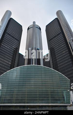 Der Hauptsitz von General Motors befindet sich im Renaissance Center am Wasser in der Innenstadt von Detroit, Michigan, USA. Stockfoto