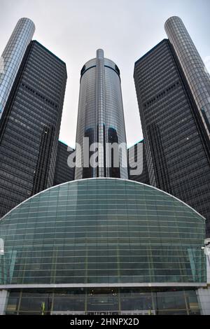 Der Hauptsitz von General Motors befindet sich im Renaissance Center am Wasser in der Innenstadt von Detroit, Michigan, USA. Stockfoto