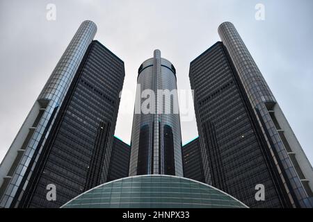 Der Hauptsitz von General Motors befindet sich im Renaissance Center am Wasser in der Innenstadt von Detroit, Michigan, USA. Stockfoto