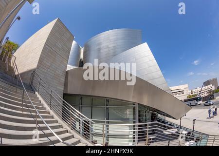 Die vom Architekten Frank Gehry entworfene Walt Disney Concert Hall beherbergt das Los Angeles Philharmonic Orchestra und den Los Angeles Master Chorale Stockfoto