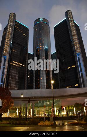 Der Hauptsitz von General Motors befindet sich im Renaissance Center am Wasser in der Innenstadt von Detroit, Michigan, USA. Stockfoto