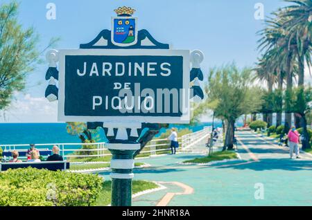 SANTANDER, SPANIEN - 9. JULI 2021: Piquio Garden, ein Park in Santander, Spanien, neben dem Strand Sardinero Stockfoto