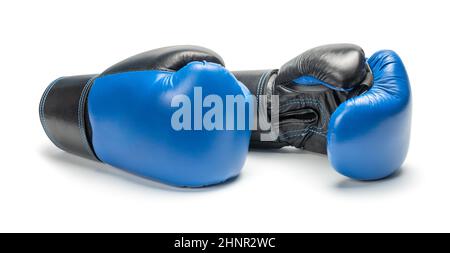 Paar blaue Boxhandschuhe isoliert auf weißem Hintergrund. Stockfoto