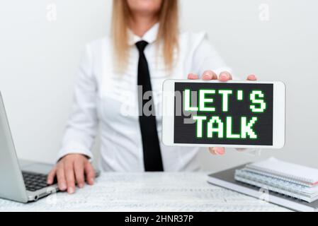 Textschild mit Let S is Talk, Internetkonzept, das zu Beginn eines Gesprächs zum Thema Praktikant Starting A New Job Post, Student P Stockfoto