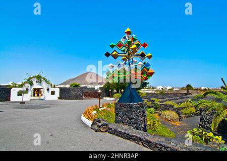 Eingang und Skulpure eines Künstlers, Lanzarote, Spanien Stockfoto