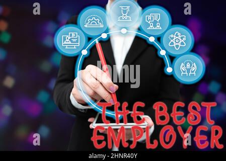 Schild zeigt den besten Arbeitgeber, Wort geschrieben auf geschaffenen Arbeitsplatz zeigt fühlen gehört und ermächtigt Lady in Uniform halten Tablet in der Hand virtuell Stockfoto