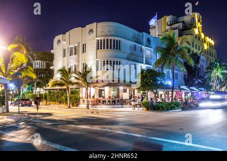 Nachtansicht am Ocean Drive in Miami Beach, Florida Stockfoto