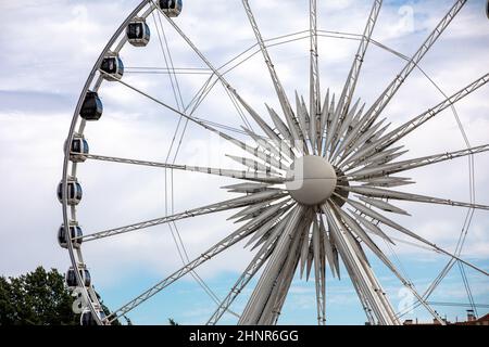 Danzig, Polen - 9. September 2020: Riesenrad auf der Kornkammer-Insel in Danzig, Polen Stockfoto