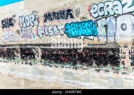 Blick auf die Fassade eines Demlitionshauses in Berlin Stockfoto