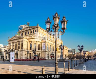 Altes Opernhaus in Frankfurt am Main am frühen Morgen Stockfoto