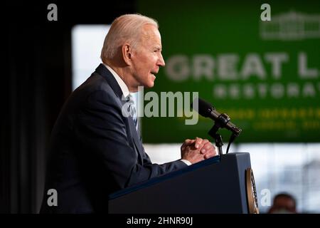 Lorain, USA. 17th. Februar 2022. Präsident Joe Biden hielt am 17. Februar 2021 Bemerkungen zum überparteilichen Infrastrukturgesetz auf den Schiffswerften in Lorain, Ohio. (Foto von Dominick Sokotoff/Sipa USA) Quelle: SIPA USA/Alamy Live News Stockfoto