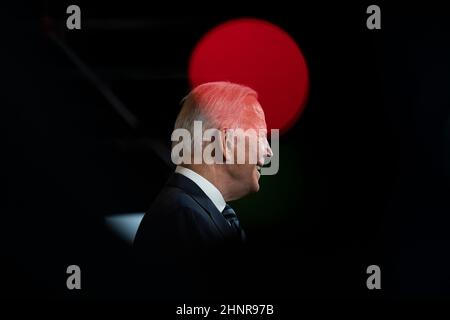 Lorain, USA. 17th. Februar 2022. Präsident Joe Biden hielt am 17. Februar 2021 Bemerkungen zum überparteilichen Infrastrukturgesetz auf den Schiffswerften in Lorain, Ohio. (Foto von Dominick Sokotoff/Sipa USA) Quelle: SIPA USA/Alamy Live News Stockfoto