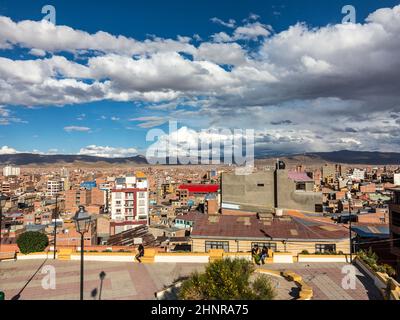 Malerische Aussicht über Stadt Oruro in den Anden Stockfoto