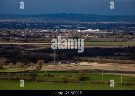 Wendover, Großbritannien. 9th. Februar 2022. Von Bacombe Hill aus sind die Vorbereitungsarbeiten für die Hochgeschwindigkeitsstrecke HS2 abgebildet. Der Wendover Green Tunnel, ein Tunnel mit 1185m Schnitten und Abdeckungen, verläuft entlang der Mitte von Wendover. Kredit: Mark Kerrison/Alamy Live Nachrichten Stockfoto