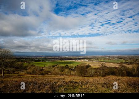 Wendover, Großbritannien. 9th. Februar 2022. Von Bacombe Hill aus sind die Vorbereitungsarbeiten für die Hochgeschwindigkeitsstrecke HS2 abgebildet. Der Wendover Green Tunnel, ein Tunnel mit 1185m Schnitten und Abdeckungen, verläuft entlang der Mitte von Wendover. Kredit: Mark Kerrison/Alamy Live Nachrichten Stockfoto