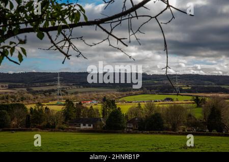 Wendover, Großbritannien. 9th. Februar 2022. Die Vorbereitungsarbeiten für die Grove Farm-Unterbrücke für die Hochgeschwindigkeitsstrecke HS2 sind vom Bacombe Hill aus zu sehen. HS2 wird den Wendover Green Tunnel betreten, einen Tunnel mit 1185m Schnitten und Abdeckungen, entlang der Bacombe Lane. Kredit: Mark Kerrison/Alamy Live Nachrichten Stockfoto