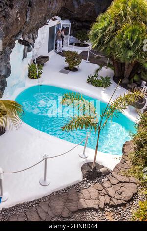 Pool in Cesar Manriques Haus in Taro de Tahiche auf Lanzarote Stockfoto