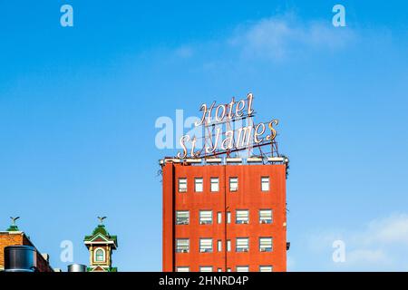 Fassade des historischen Hotels St. James im Gaslampenviertel in San Diego Stockfoto