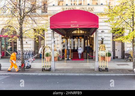 Hotel Adlon Kempinski mit nicht identifizierten Personen. Stockfoto