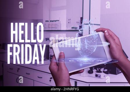 Handschriftentext Hallo Freitag, Wort für verwendet, um Glück von Anfang der frischen Woche auszudrücken Mann in Uniform Stehen Halten Tablet Eingabe Futuristi Stockfoto