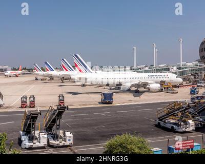 airfrance Aircraft parkt am neuen Terminal des Flughafens Charles de Gaulle in Paris, Frankreich Stockfoto