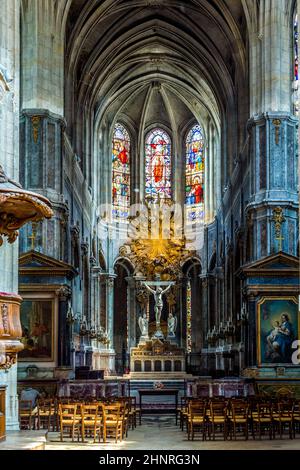 Im Inneren der katholischen Kirche Saint Merri in Paris Stockfoto